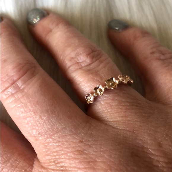 Rose Gold Flower Ring - Picture 4 of 4